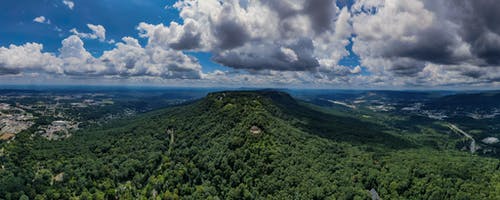 白天山的鸟瞰图 · 免费素材图片