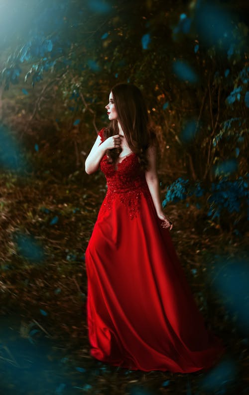 穿红色礼服的女人的照片 · 免费素材图片