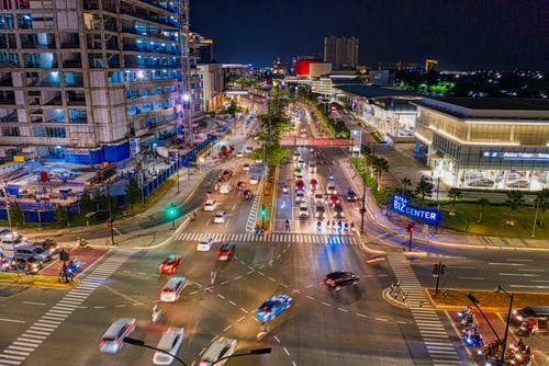 汽车在路上的航拍照片 · 免费素材图片