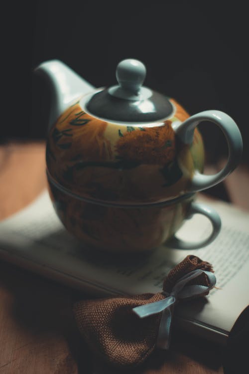 棕色和灰色茶壶 · 免费素材图片