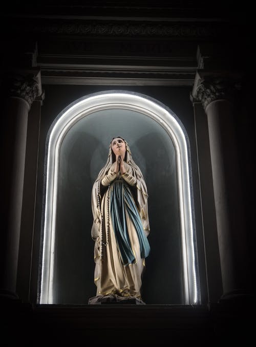 圣母玛利亚雕像的浅焦点照片 · 免费素材图片
