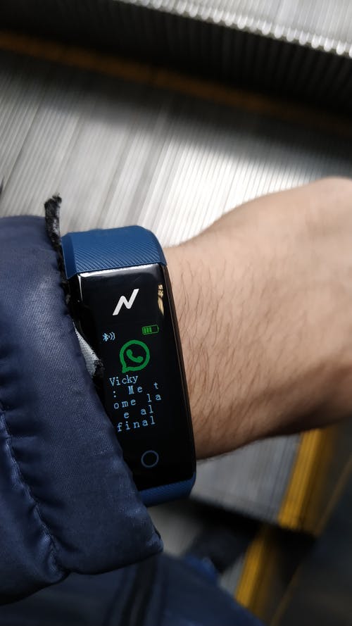 腕上的smartwatch · 免费素材图片