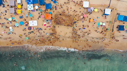 无人机拥挤的海洋海滨 · 免费素材图片