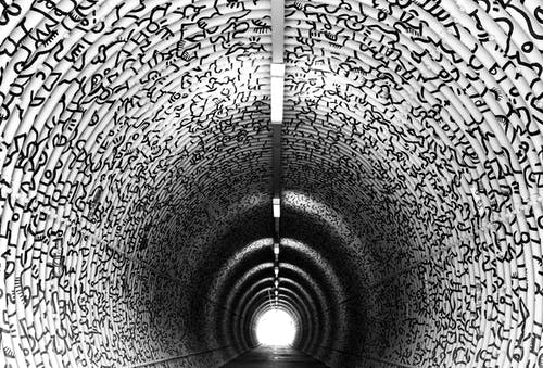 对比工业彩绘隧道 · 免费素材图片