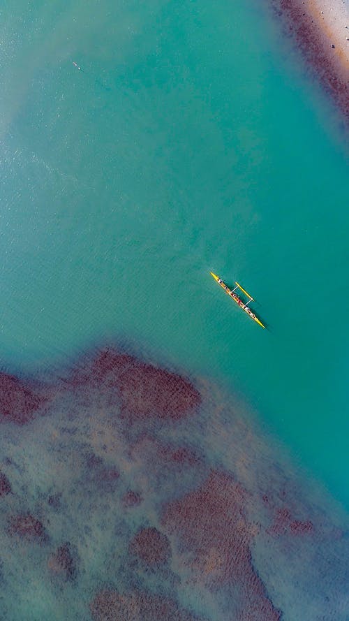 空中射击的船在海中 · 免费素材图片