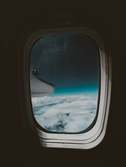 飞机照明器的云层和蓝天 · 免费素材图片