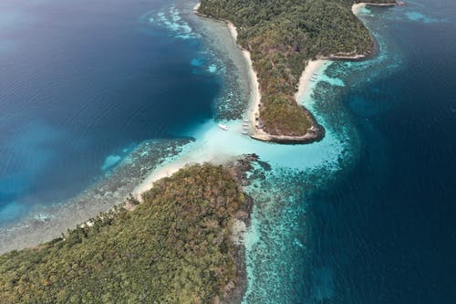 空中射击的一个小岛 · 免费素材图片