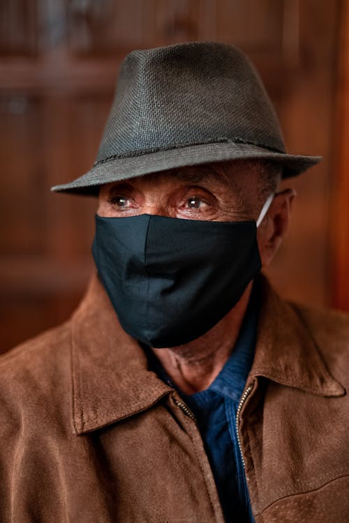 面罩的老人 · 免费素材图片
