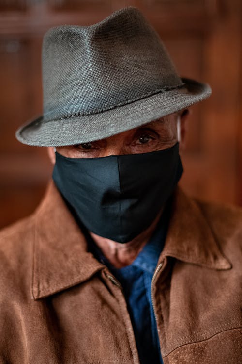 医用口罩的匿名男子 · 免费素材图片