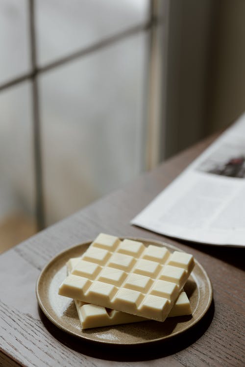 美味的甜巧克力，木制的桌子上 · 免费素材图片