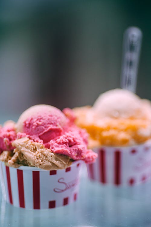 纸杯甜冰淇淋 · 免费素材图片