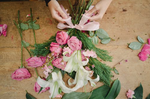 花店制作鲜花花束 · 免费素材图片