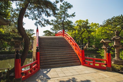 在日本公园的古代东方天桥前的通路 · 免费素材图片
