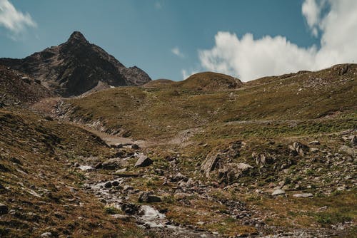 高山区的岩石地形 · 免费素材图片