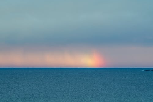 海上七彩灯光效果 · 免费素材图片