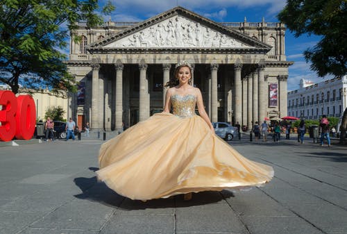 有关quinceanera, 城市, 女人的免费素材图片