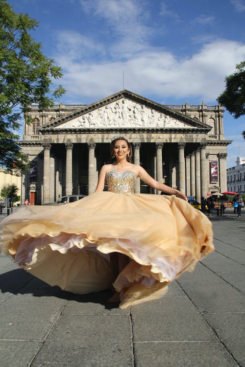 有关quinceanera, 垂直拍摄, 城市的免费素材图片