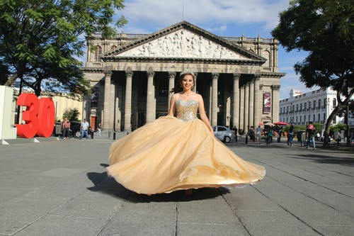 有关quinceanera, 城市, 女人的免费素材图片