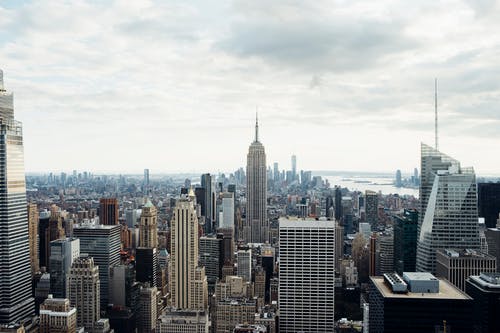 现代大都市与高耸的摩天大楼 · 免费素材图片