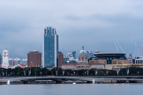 有关城市景观, 塔式起重机, 天空的免费素材图片