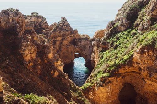 有关ponta da piedade, 岩层, 海的免费素材图片