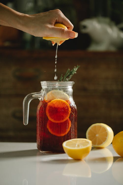 透明玻璃罐橙汁 · 免费素材图片