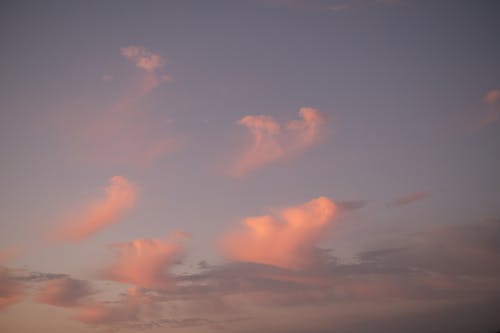 如诗如画的夕阳的天空与粉红色的云彩 · 免费素材图片