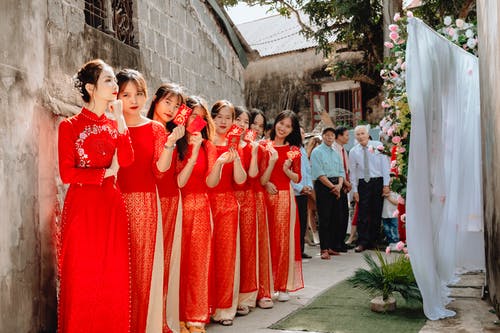 有关传统服饰, 女性, 握住的免费素材图片