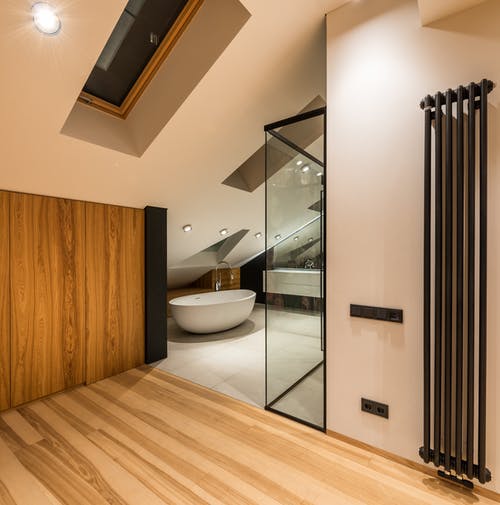 宽敞的浴室，现代时尚设计 · 免费素材图片