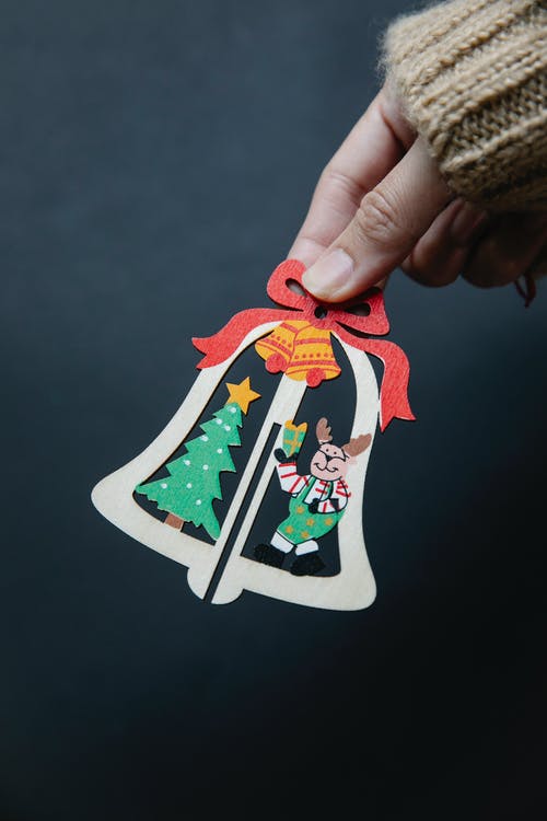 白色红色和绿色圣诞树印花纺织品 · 免费素材图片