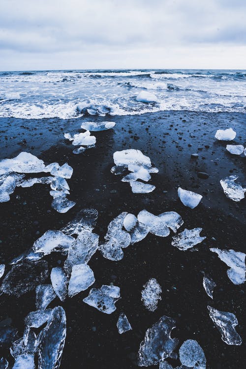 岸上的白冰 · 免费素材图片