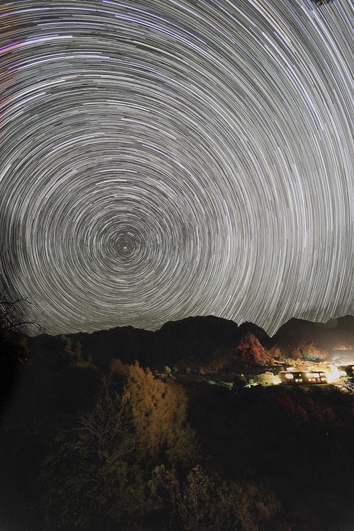 有关光, 垂直拍摄, 夜空的免费素材图片