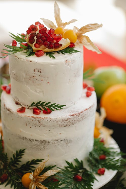 白蛋糕上面的水果 · 免费素材图片