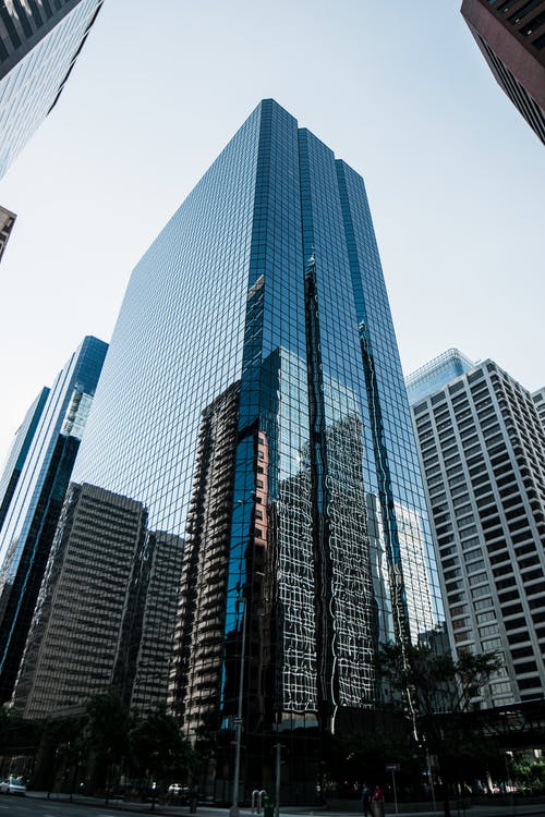 蓝色和灰色高层建筑 · 免费素材图片