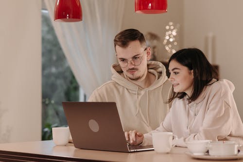 有关MacBook, 一对, 互联网的免费素材图片