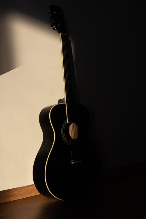 有关光與影, 原聲吉他, 垂直拍摄的免费素材图片