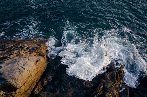 有关天性, 戶外, 撞击波浪的免费素材图片