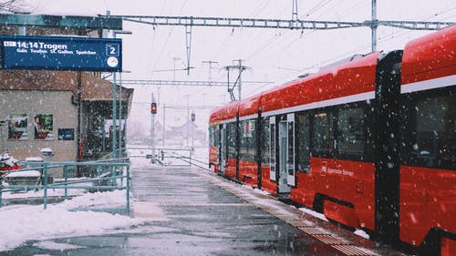 有关下雪, 公共交通工具, 冬季的免费素材图片