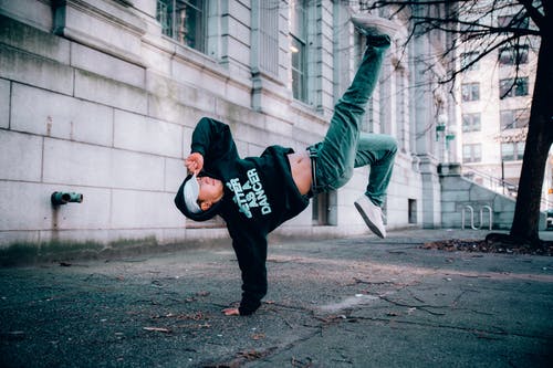有关breakdancer, 手站, 舞蹈动作的免费素材图片