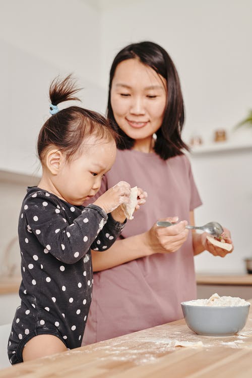 有关儿童, 垂直拍摄, 女人的免费素材图片