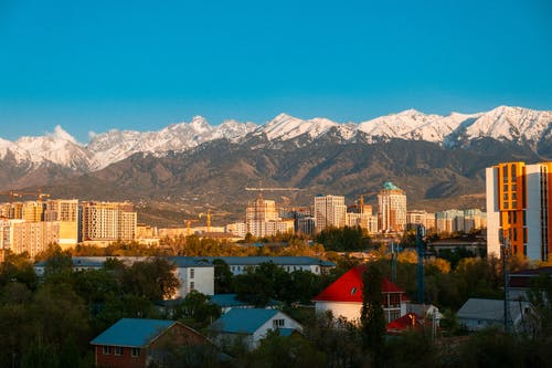 有关城市, 城镇, 山的免费素材图片