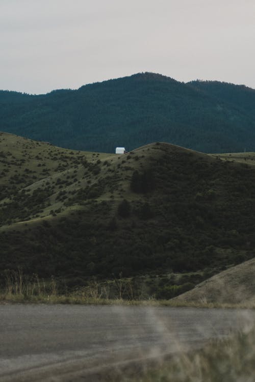 有关垂直拍摄, 山, 山丘的免费素材图片