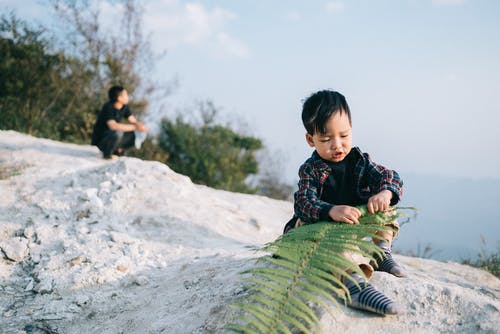 有关儿童, 坐, 小孩的免费素材图片