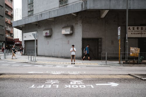 有关人, 人行道, 建筑的免费素材图片