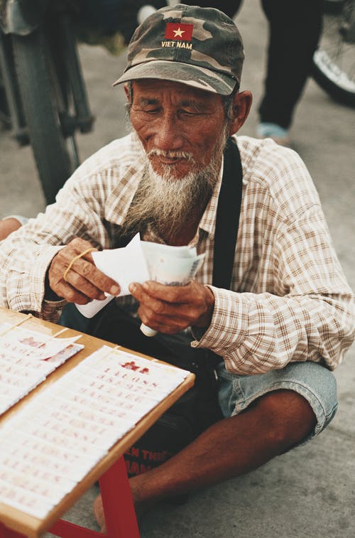 有关人, 出售, 坐的免费素材图片