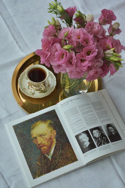 有关一杯茶, 垂直拍摄, 打开的书的免费素材图片