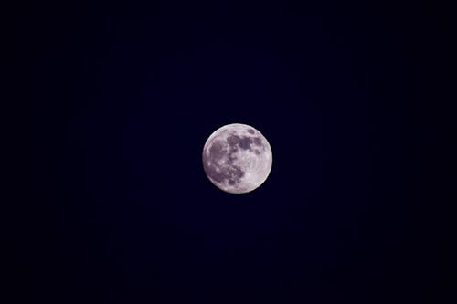 有关月圆, 深蓝, 阴暗的天空的免费素材图片
