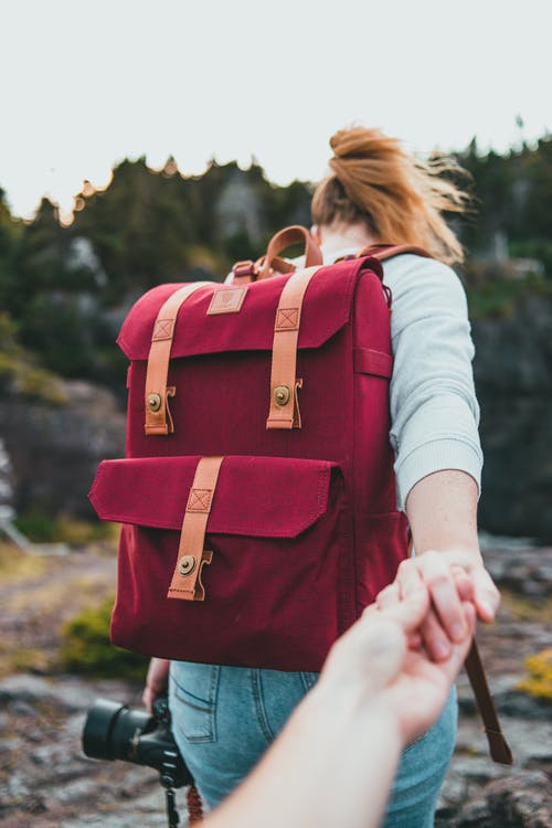 有关年轻女子, 探索, 旅客的免费素材图片