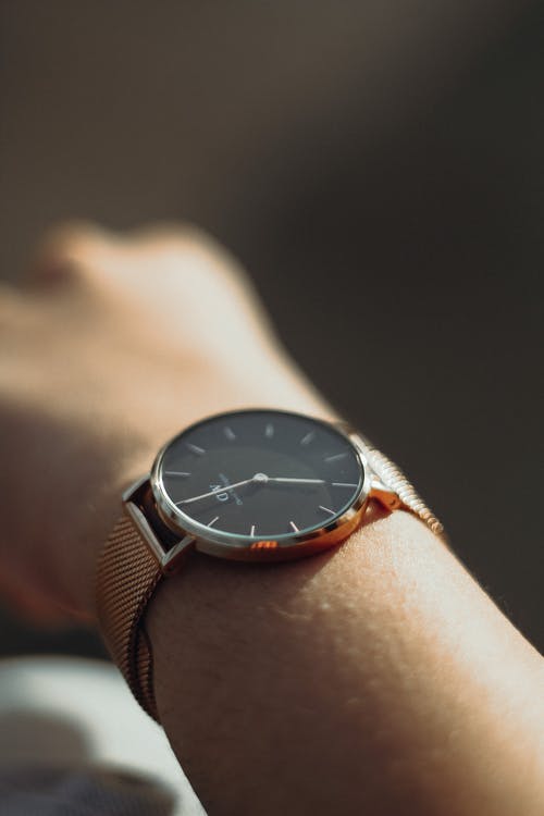 有关Analog Watch 美国手表品牌, 垂直拍摄, 手表的免费素材图片