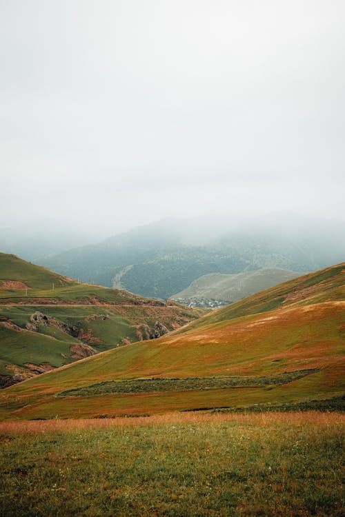 有关丘陵, 山腰, 山谷的免费素材图片